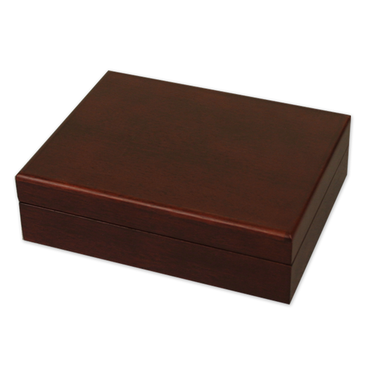 Mahogany wood golf ball box with room for 12 balls - Exterior view
