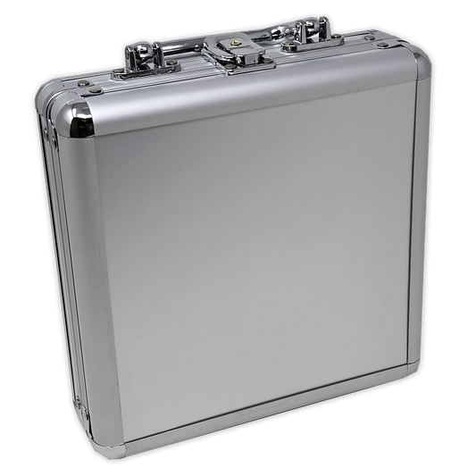Aluminum poker chips case with room for 100 chips